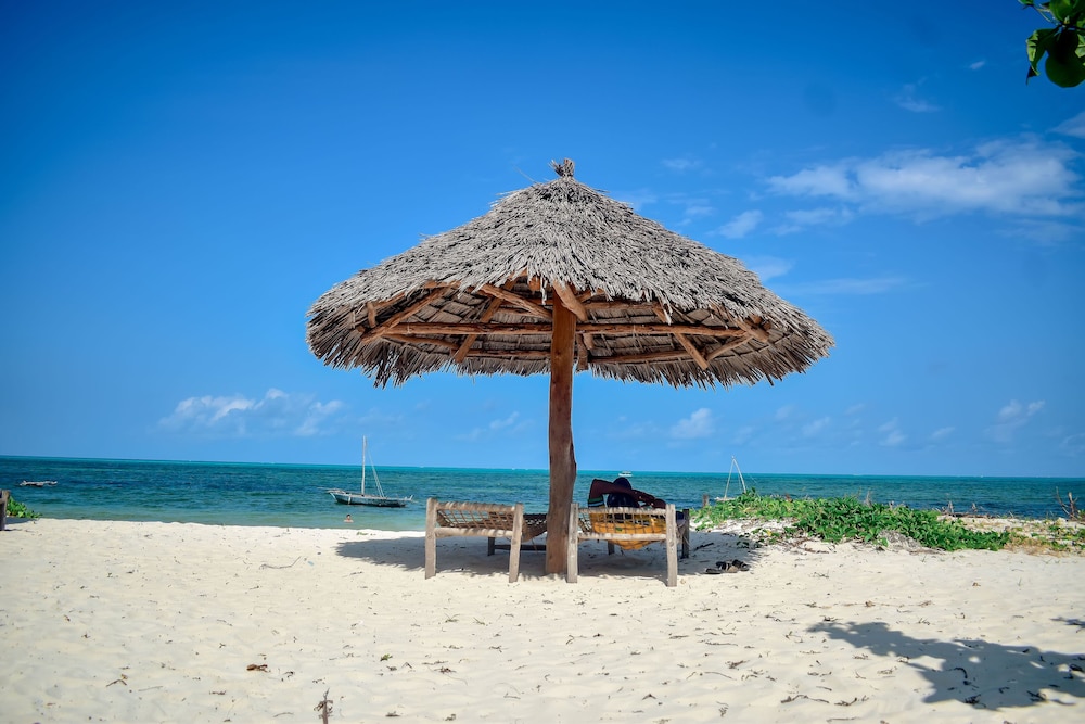 Blue Earth Beach Bungalows 54/72