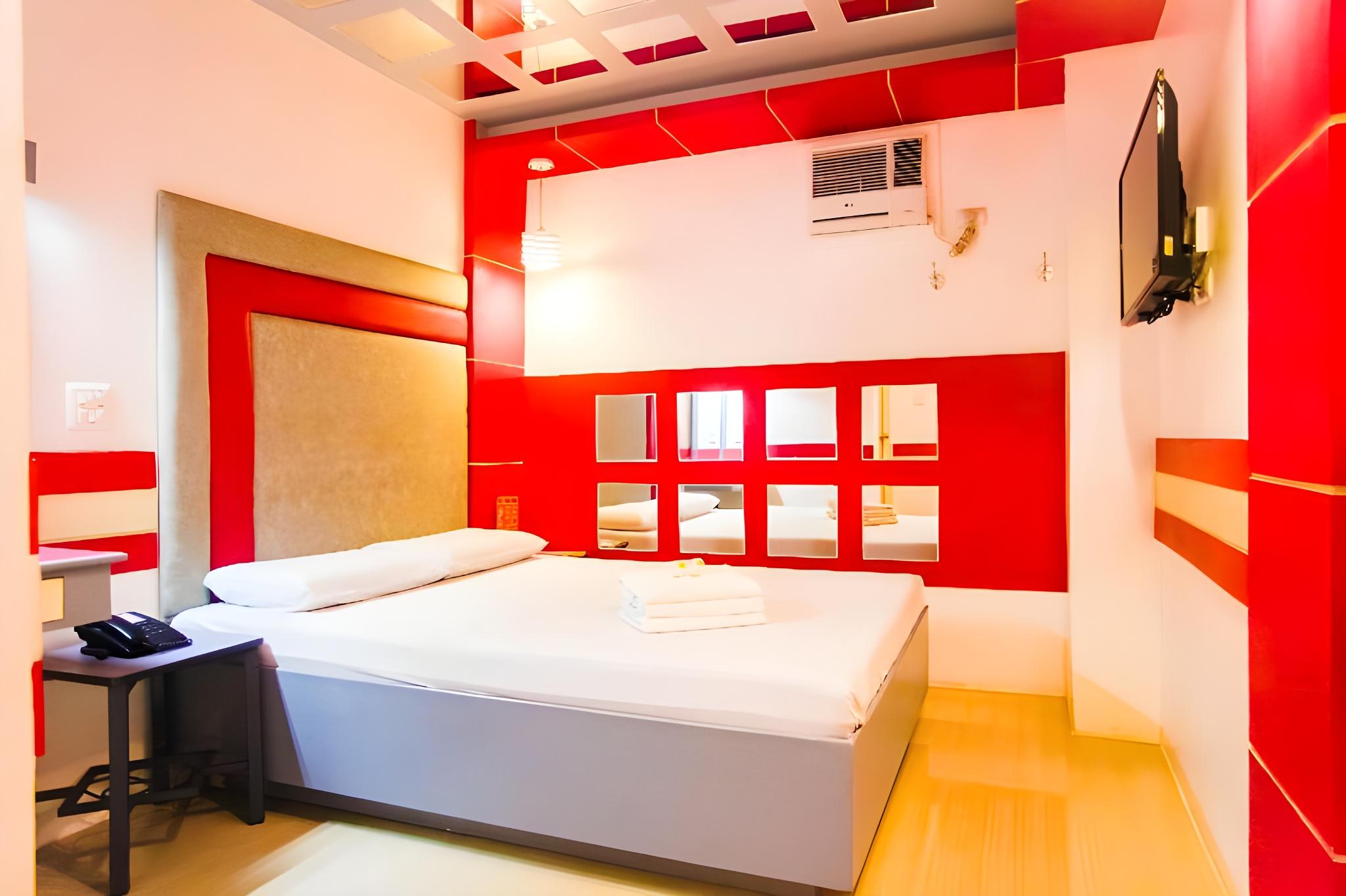 Fiesta, Double Bed, No Window