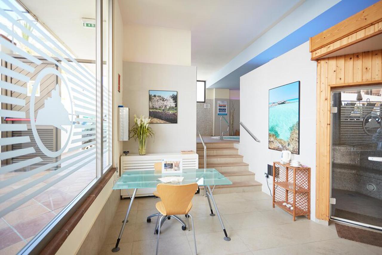 Invisa Hotel La Cala 64/99