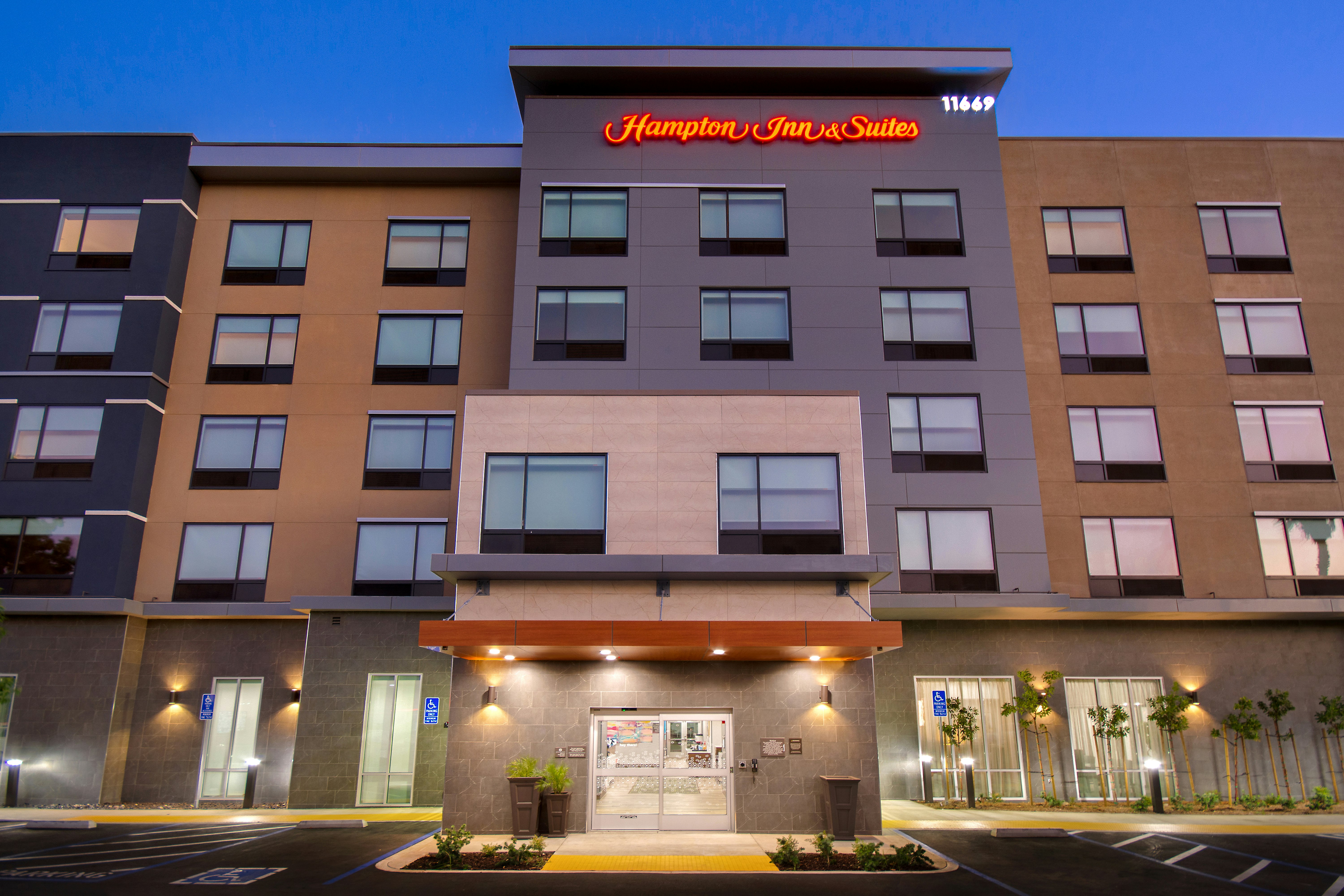 Hampton Inn & Suites Ontario Rancho Cucamonga 1/23