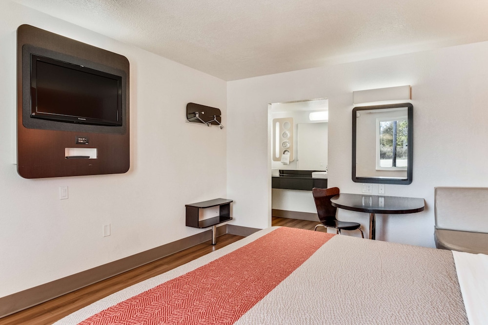 Motel6 Youngstown, OH 24/31