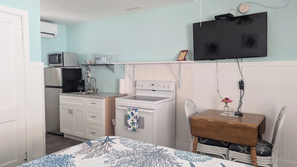 Lorelei Resort Motel 13/69