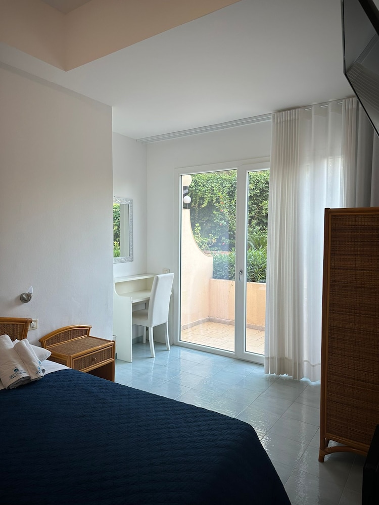 Hotel America 16/64