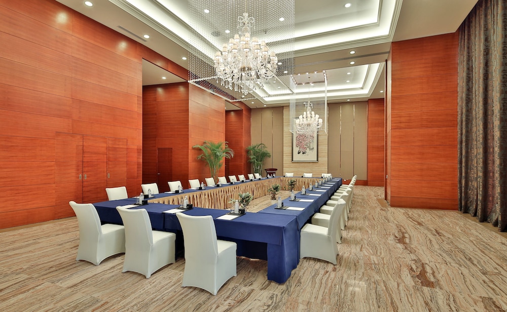 INTERCONTINENTAL SANCHA LAKE 23/33