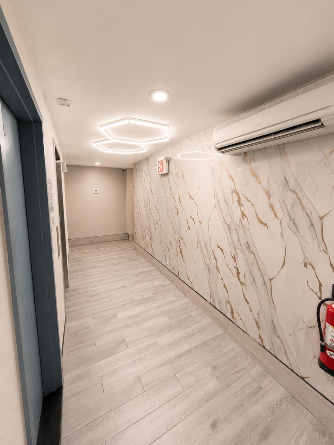 Hotel 365 Bronx 32/50