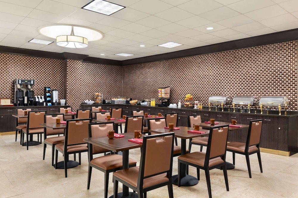 Garner Hotel Totowa by IHG 52/74
