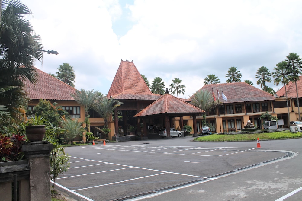 Laras Asri Resort And Spa 36/66