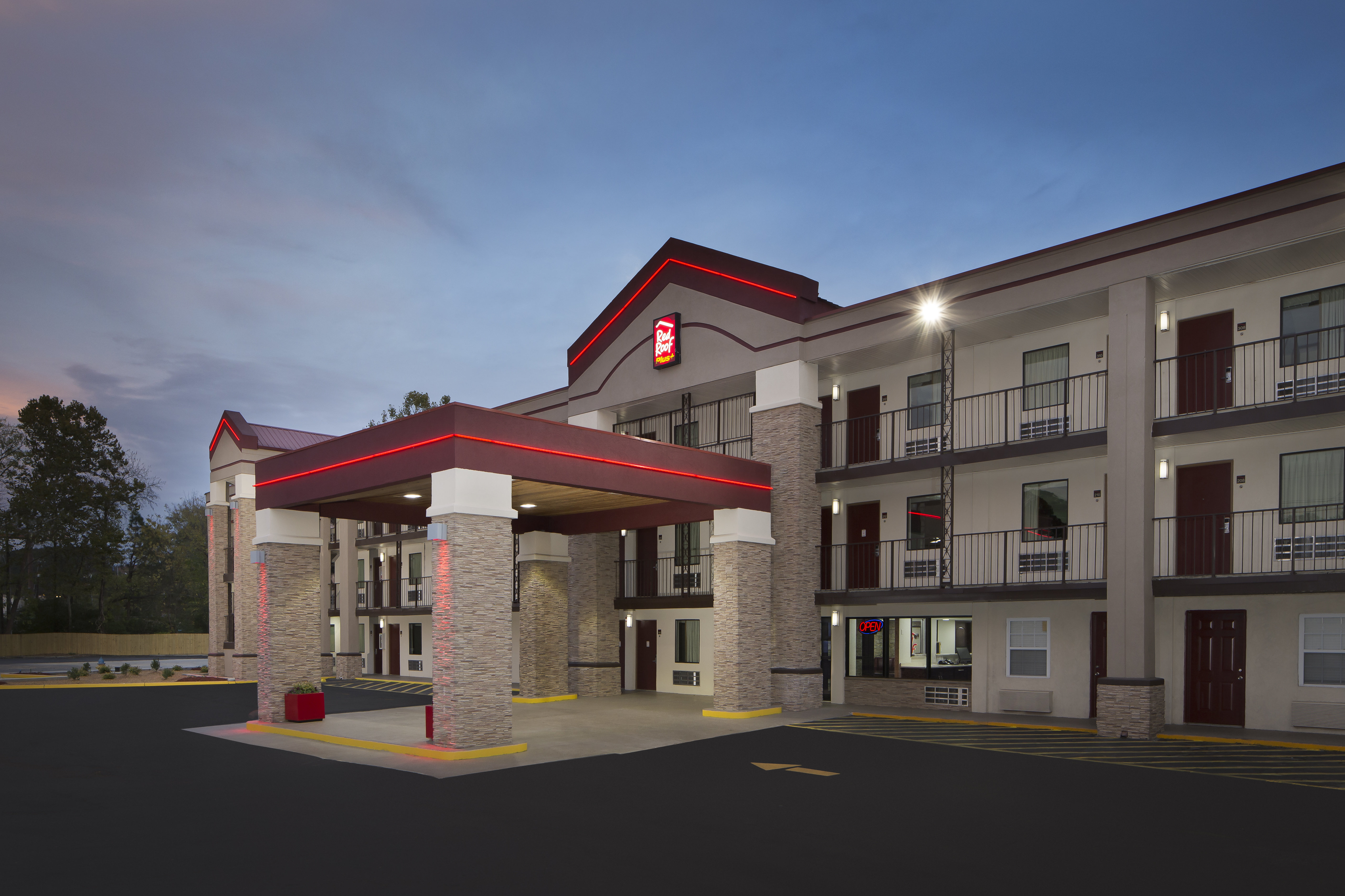 Red Roof PLUS Birmingham East - Irondale/ Airport 2/27