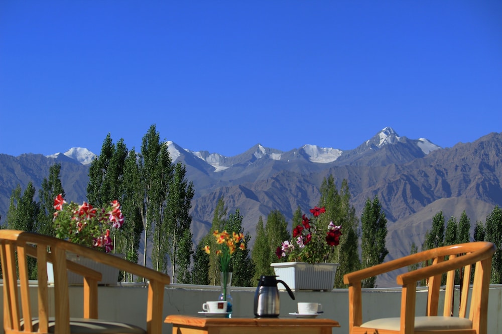 Royal Holiday Leh 37/43