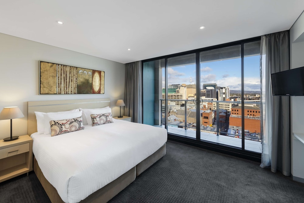 Oaks Adelaide Horizons Suites 37/70