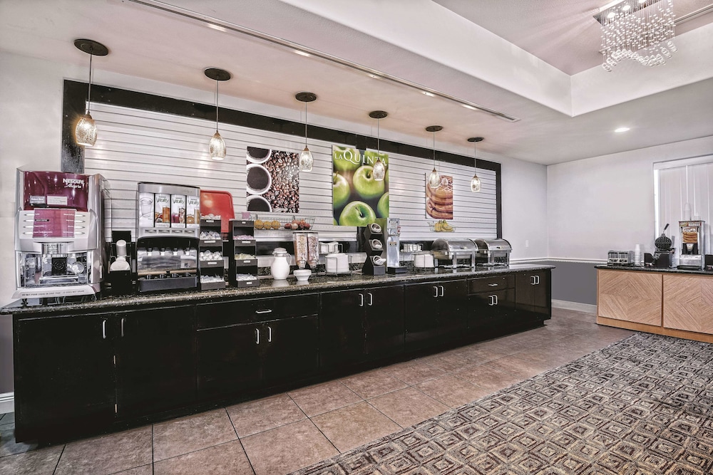 La Quinta Inn & Suites by Wyndham Austin - Cedar Park 7/52