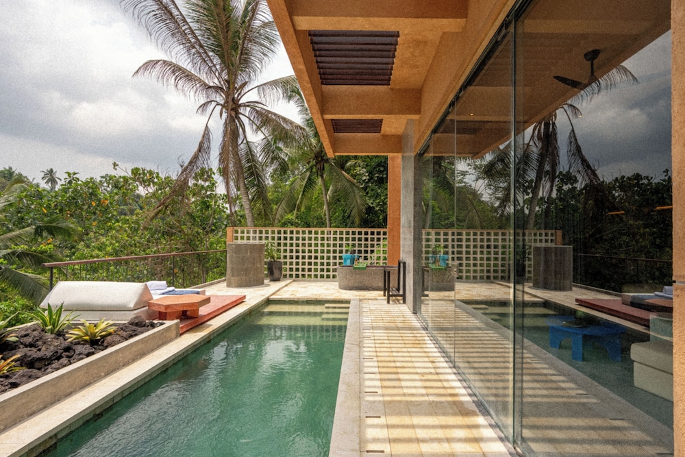 Amora Ubud Boutique Villas 24/48