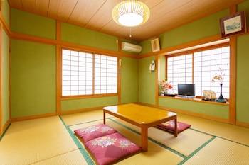 JAPANESE, KITCHENETTE