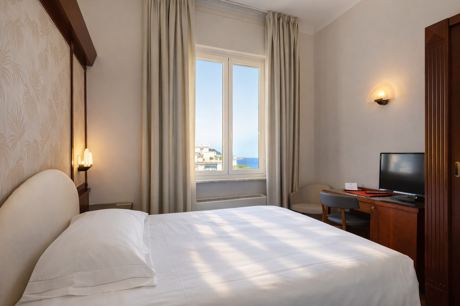 Classic, Double Bed, Lateral Side Sea View