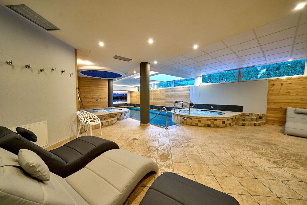 HOTEL CRISTINA 23/45