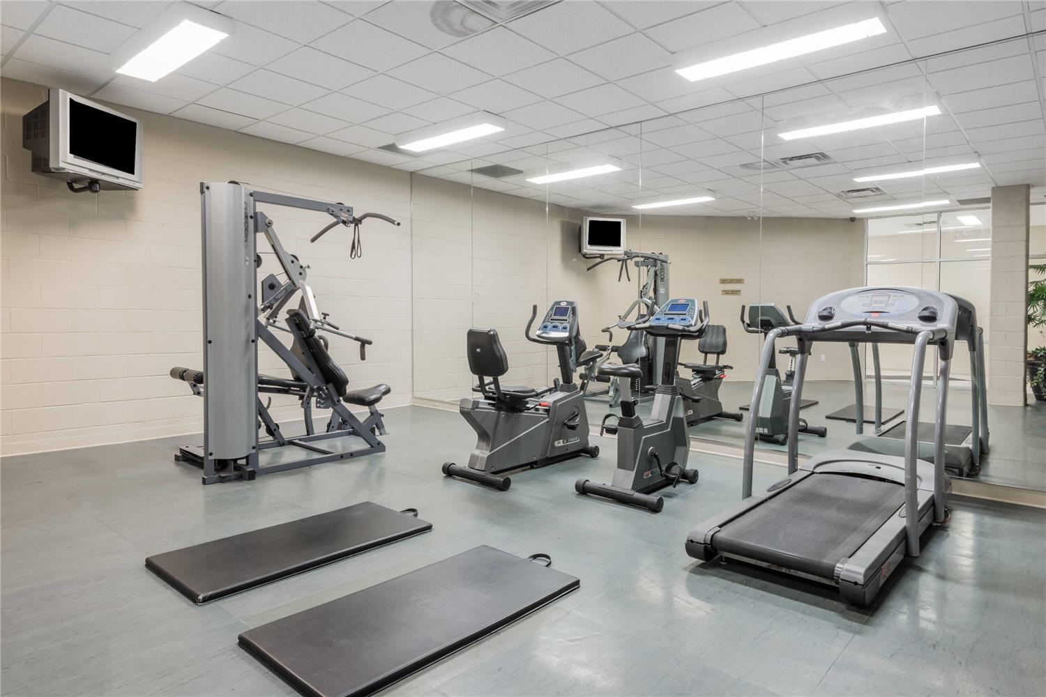 Super 8 By Wyndham Mississauga 12/22