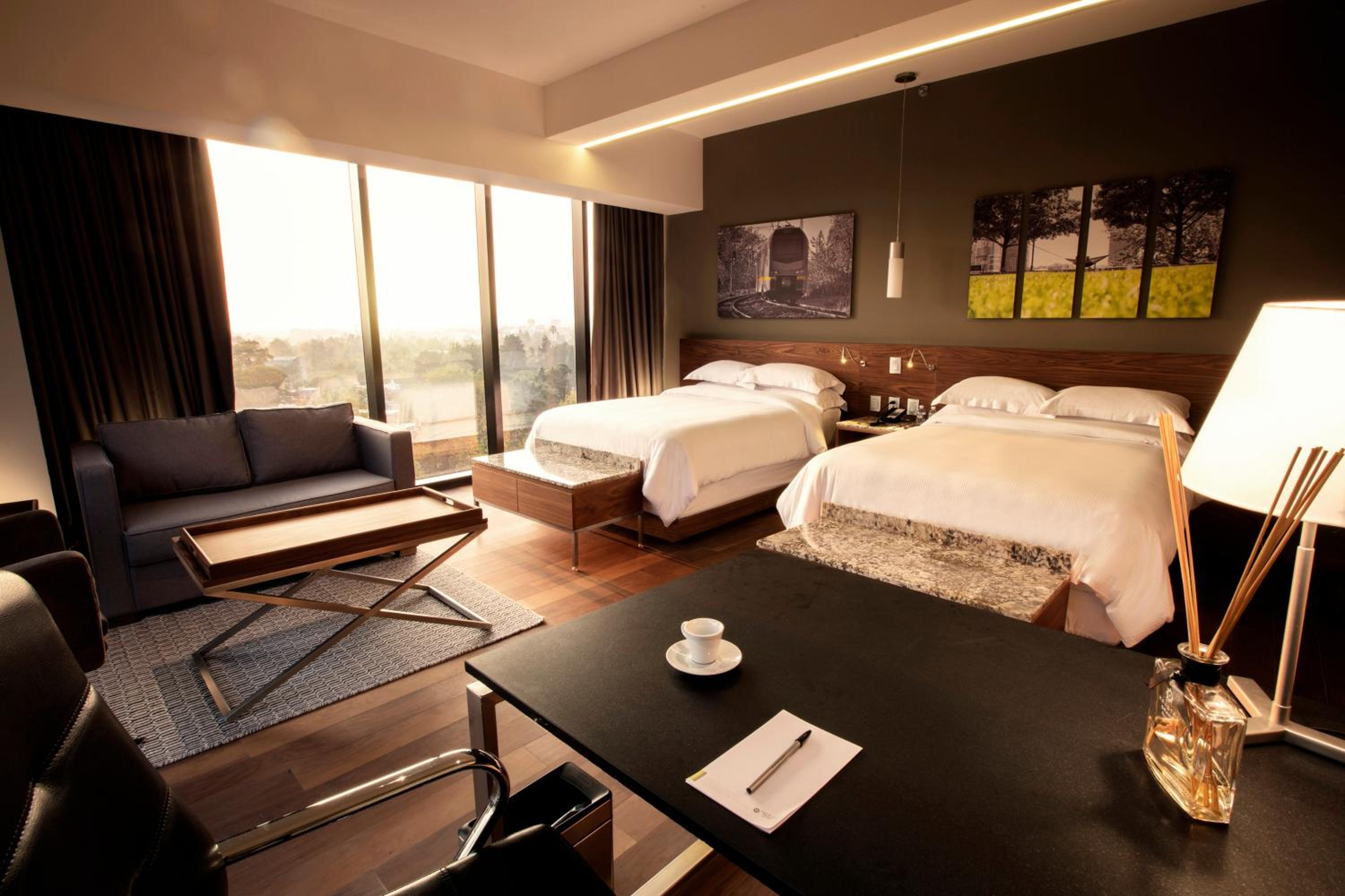 جناح جونيور، Krystal Grand Suites Insurgentes 8/8