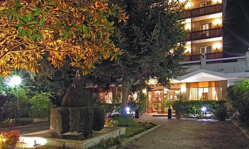 Pinewood Hotel Rome 67/70