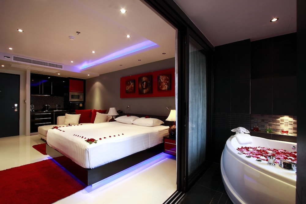 Absolute Bangla Suites 24/50