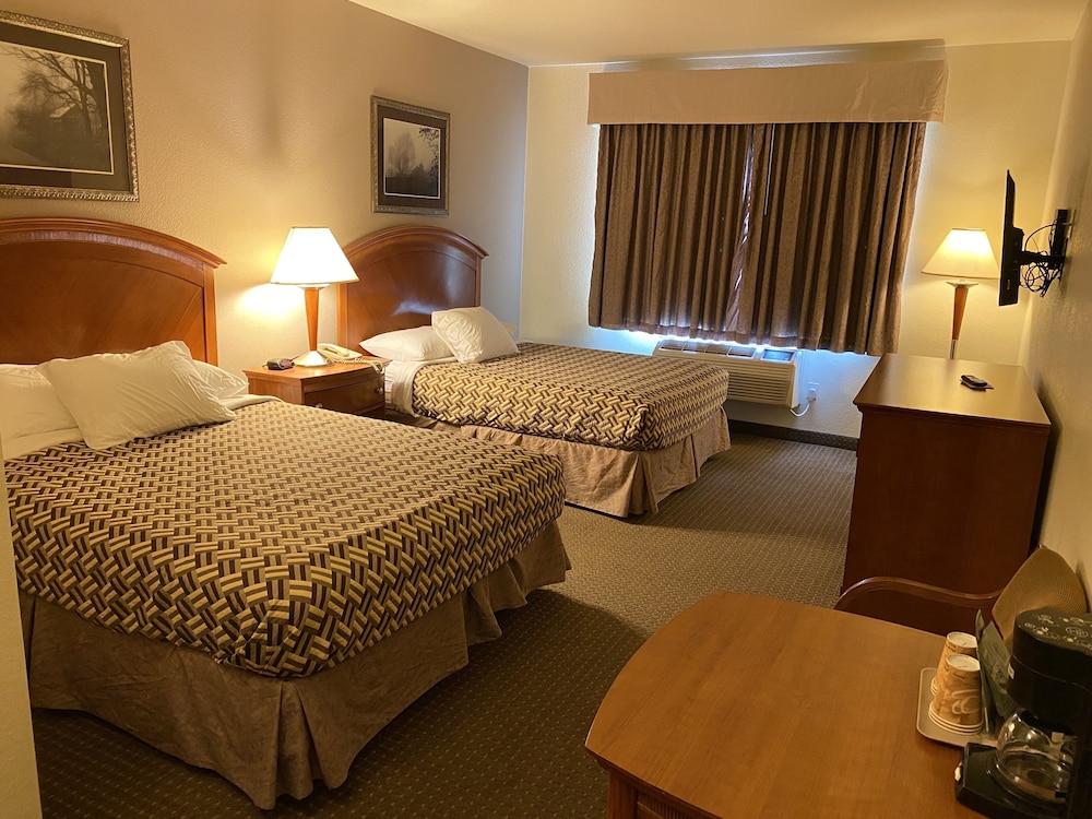 A Riverside Inn Travelodge by Wyndham 23/55