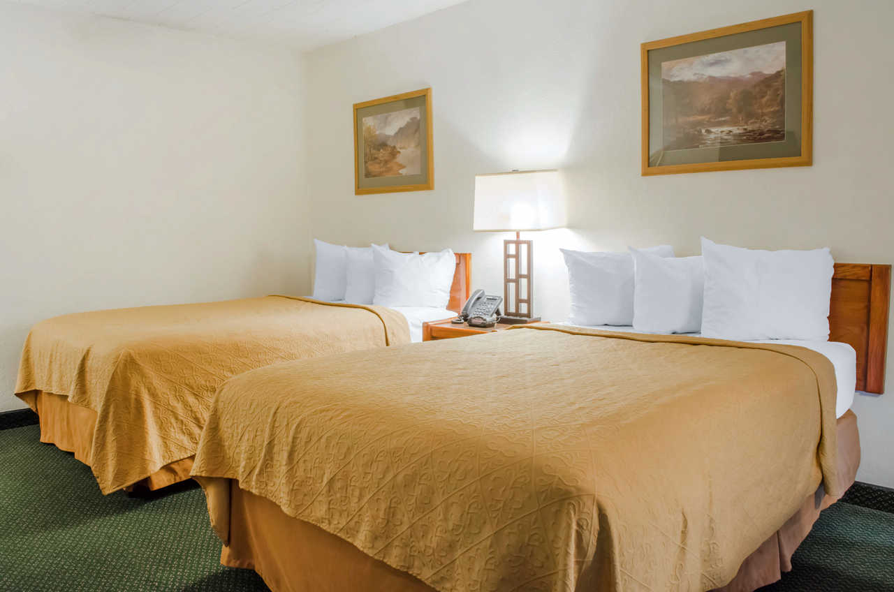 Quality Inn & Suites Burnham, PA 14/36