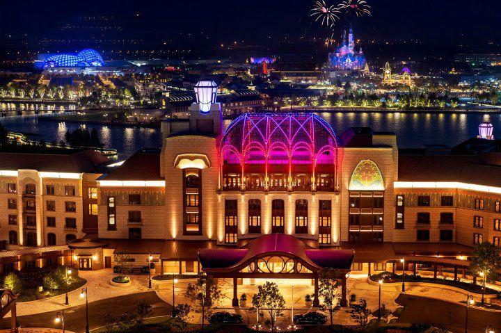 Disneyland Hotel 2/36
