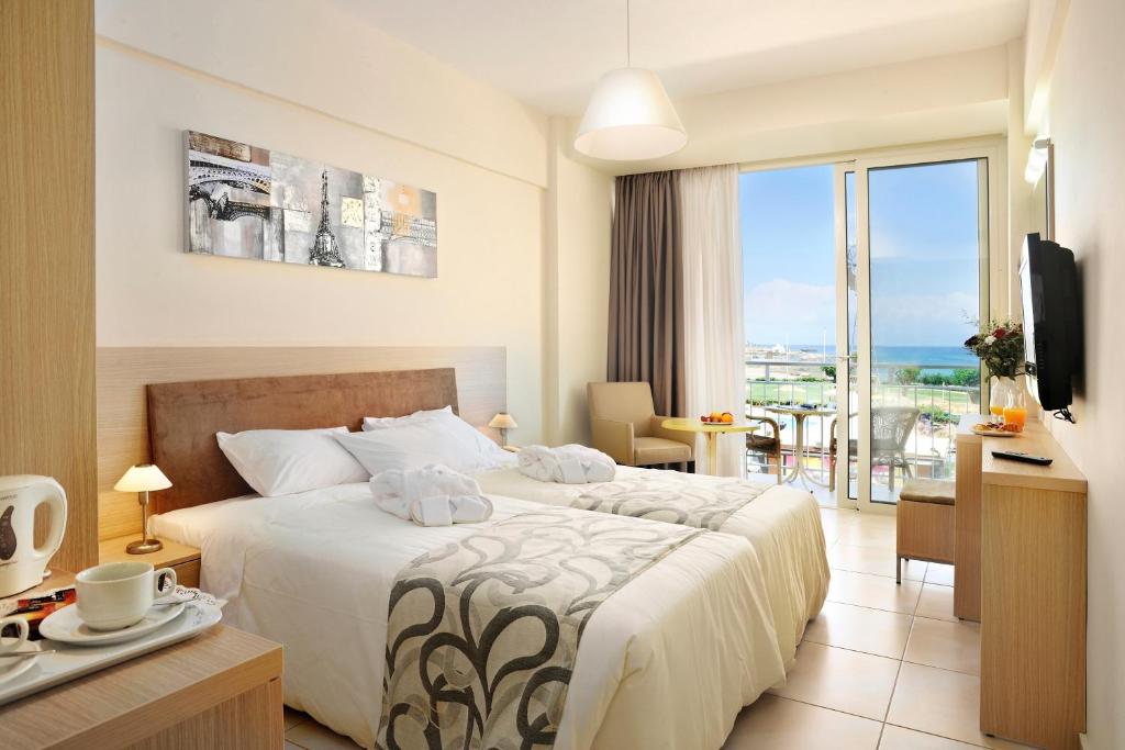 Room, Lateral Side Sea View