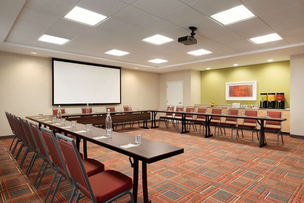 Home2 Suites By Hilton Milwaukee Brookfield 40/47