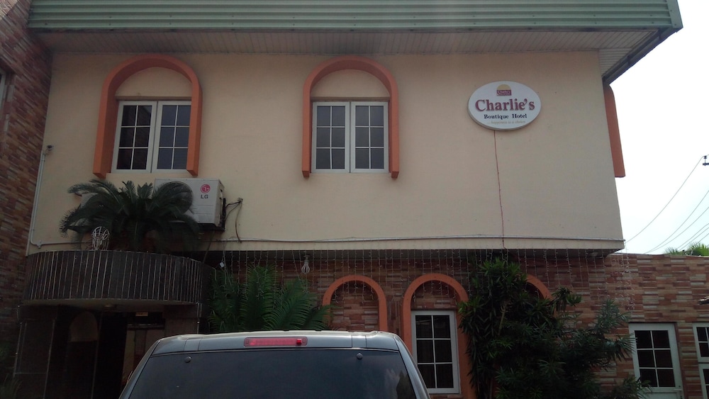 CHARLIE'S PLACE AND SUITES 4/50