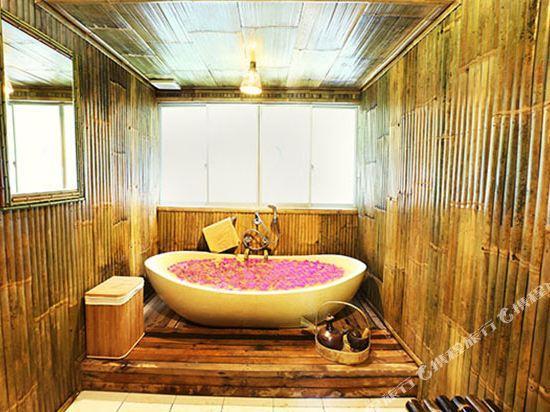 Maribaya Glamping Tent 22/22