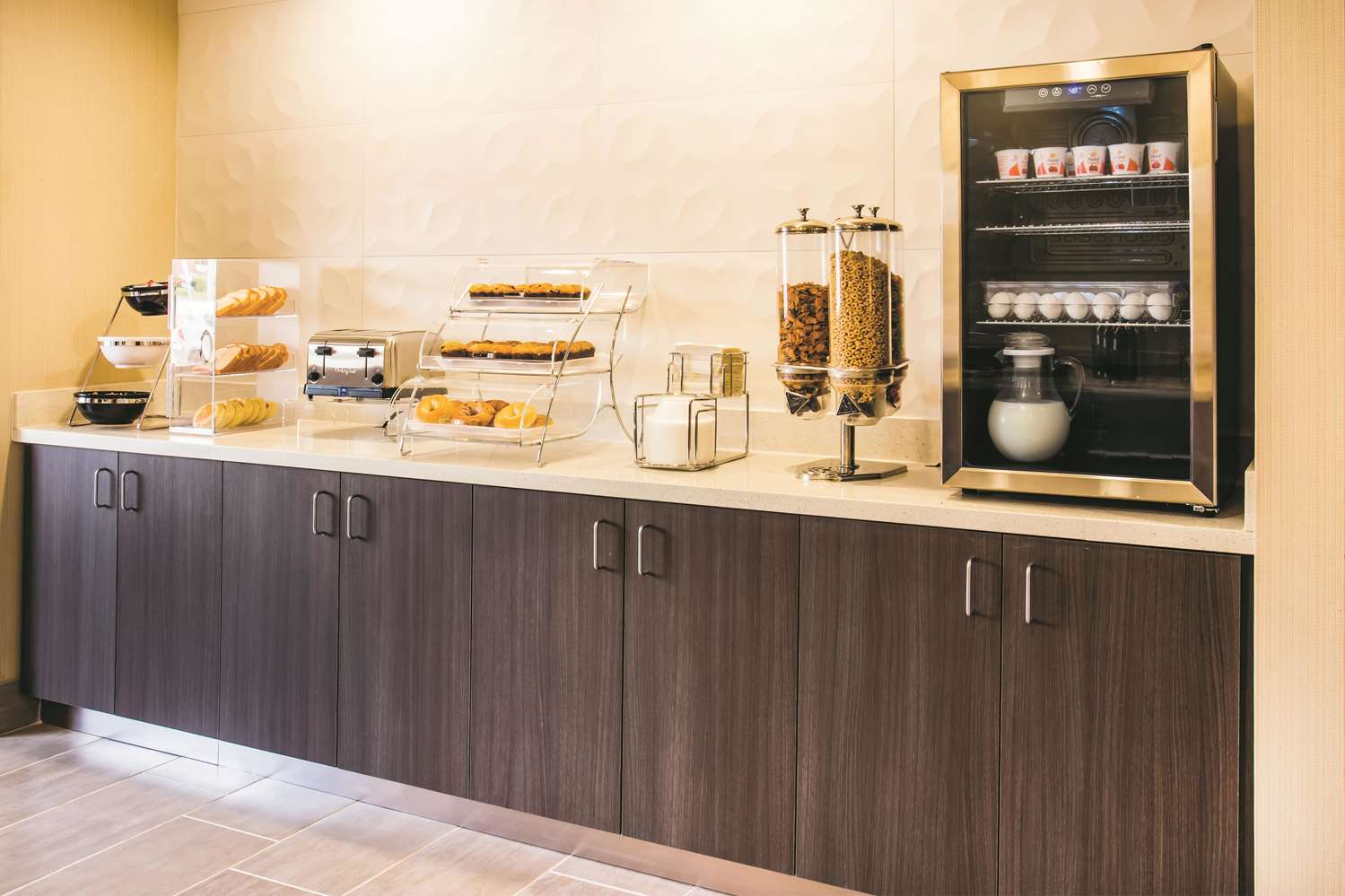 La Quinta Inn & Suites by Wyndham Cincinnati NE - Mason 16/28