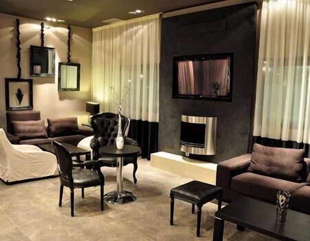 Gallery Art Hotel 38/68