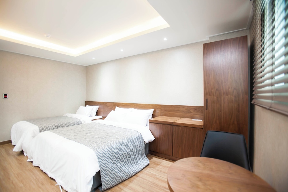 I-Check Hyunjin Hotel 34/67