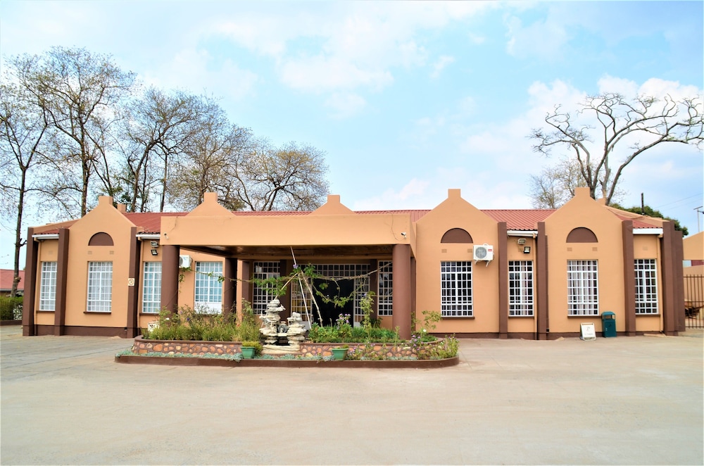 Riverside Hotel and Conference Centre 2/50