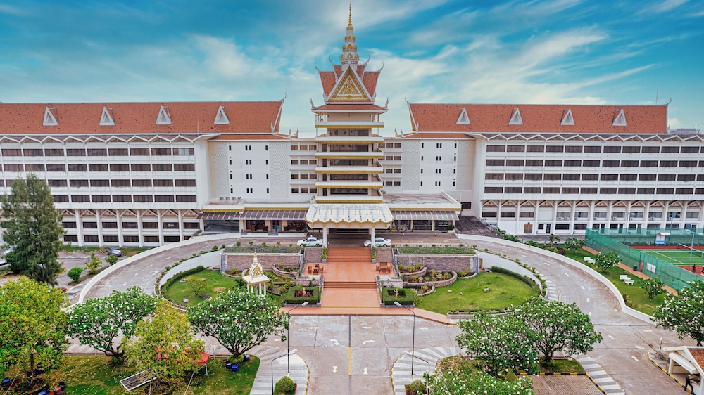 Cambodiana Hotel 4/50