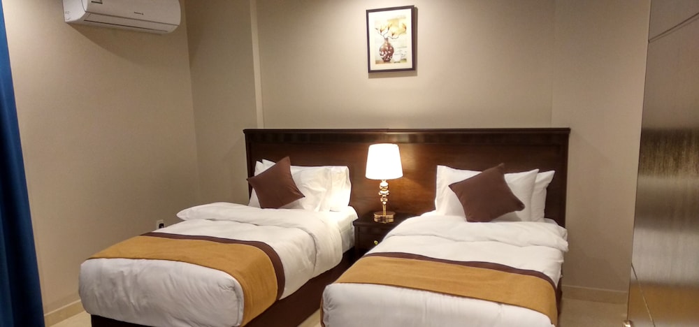 Deluxe, Twin Beds