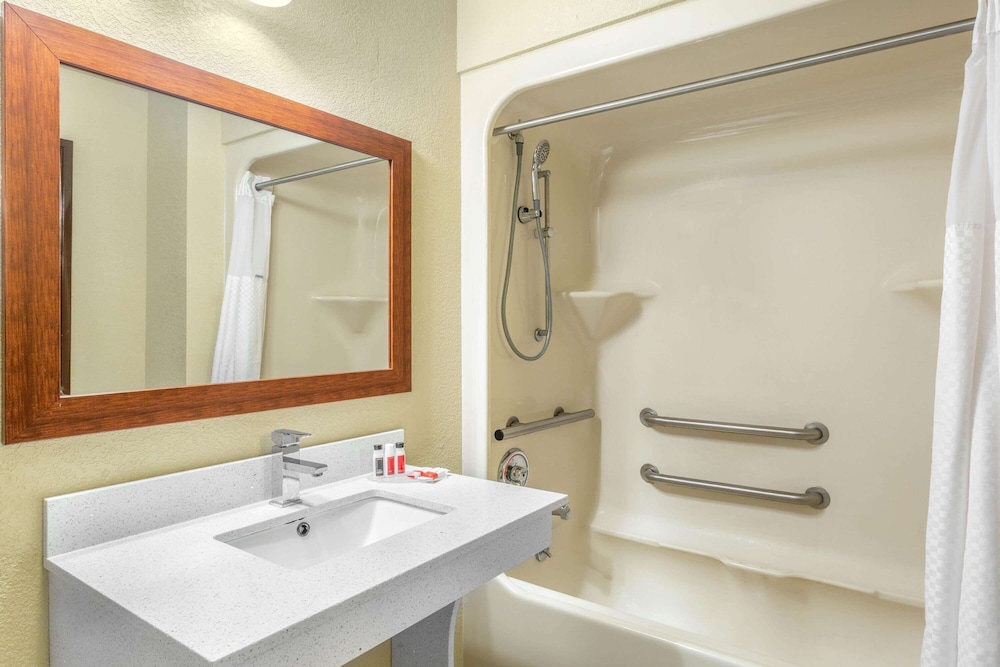 Days Inn by Wyndham Blairsville 26/49