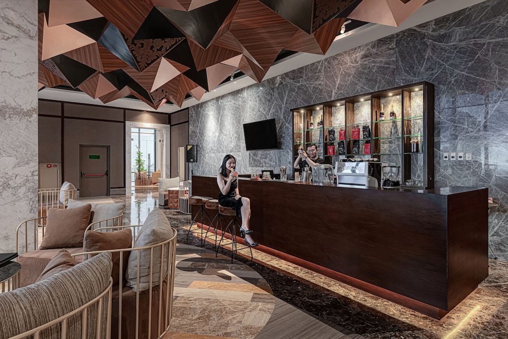 Whiz Luxe Hotel Spazio Surabaya 16/29