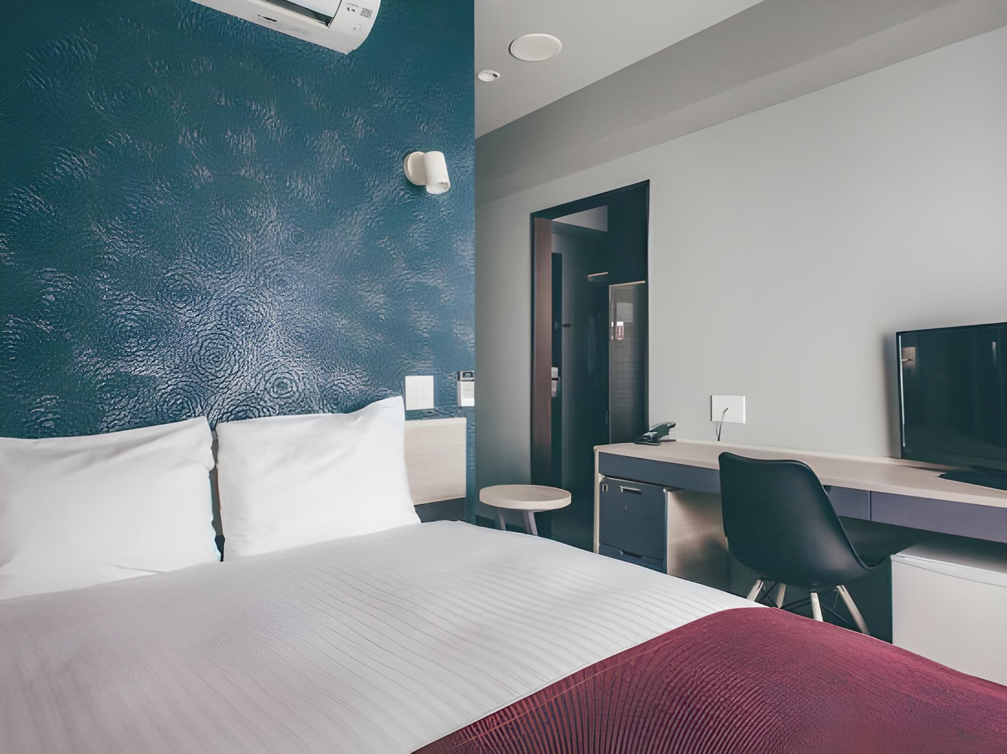 Connecting, 2 Beds