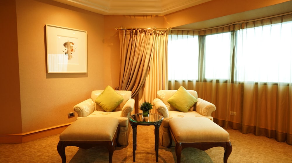 The Heritage Hotel Manila 56/100