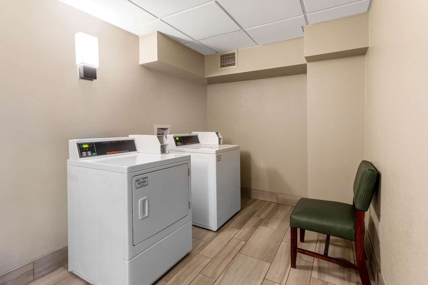 La Quinta Inn & Suites by Wyndham Denver Boulder-Louisville 3/44