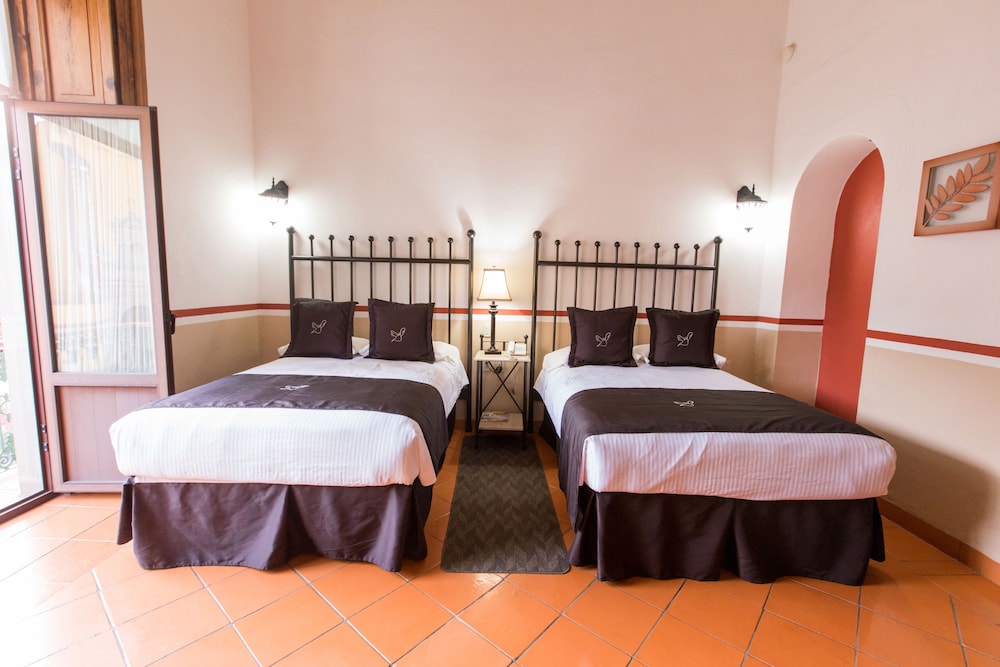 Hotel de la Paz 35/51
