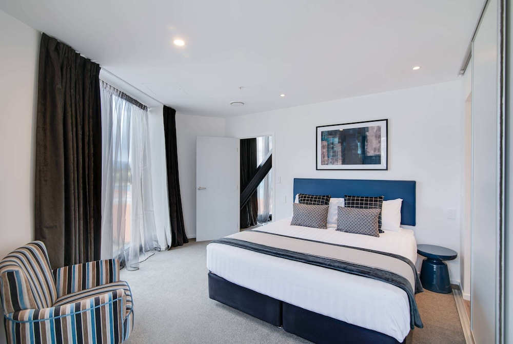 2 BEDROOMS, APARTMENT