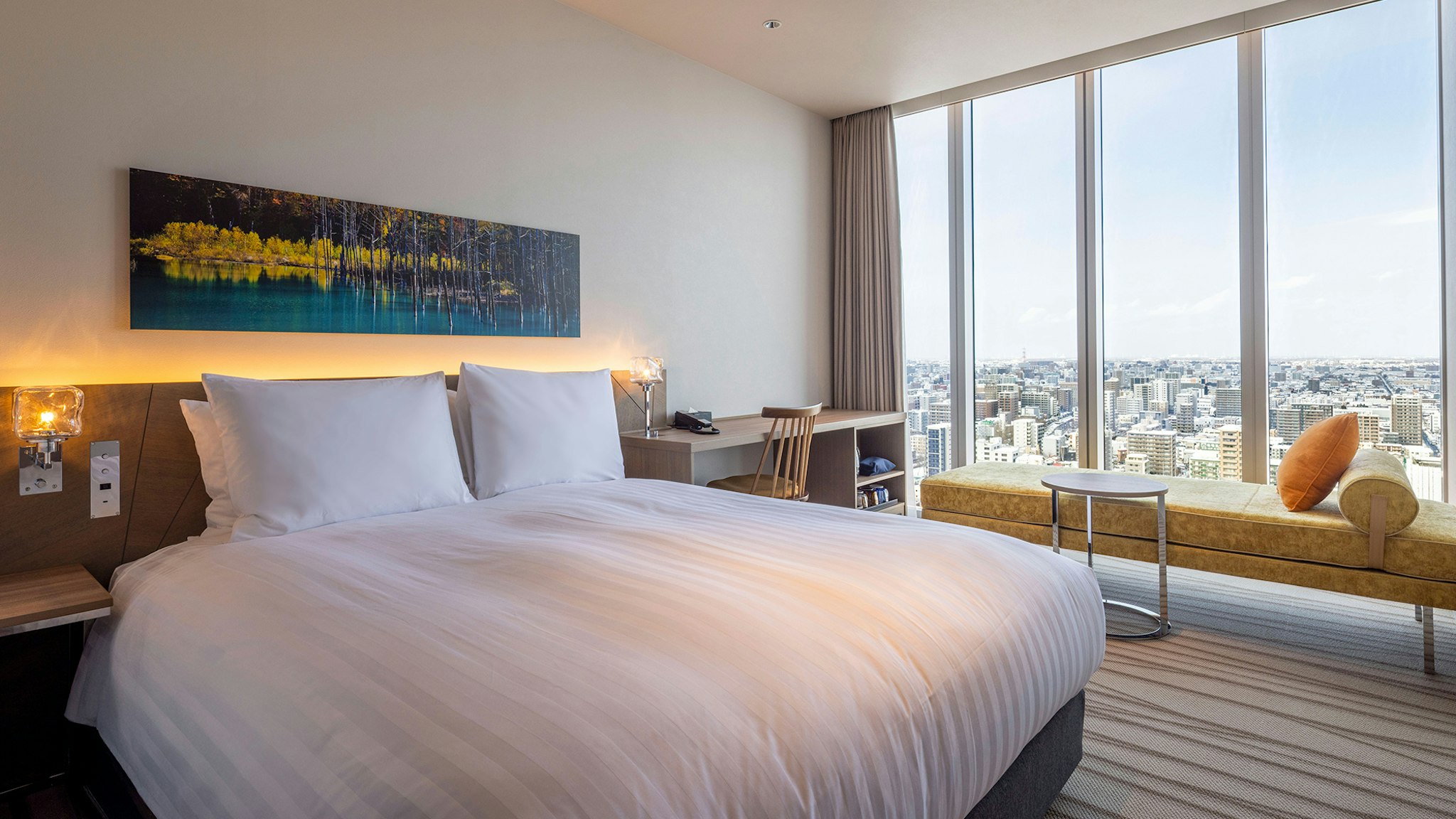 ROOM, QUEEN BED