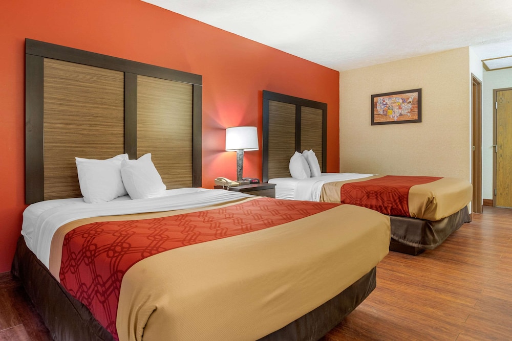 Econo Lodge Traverse City South 7/31