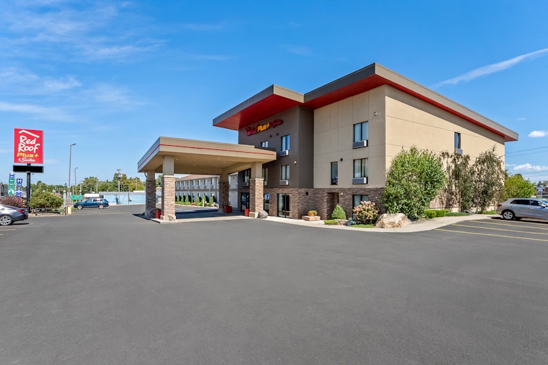 Red Roof Plus Suites Malone 39/40