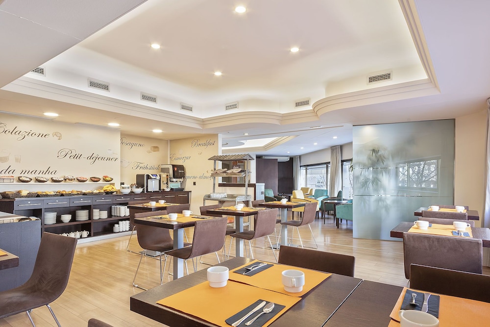 restaurant cafeteria