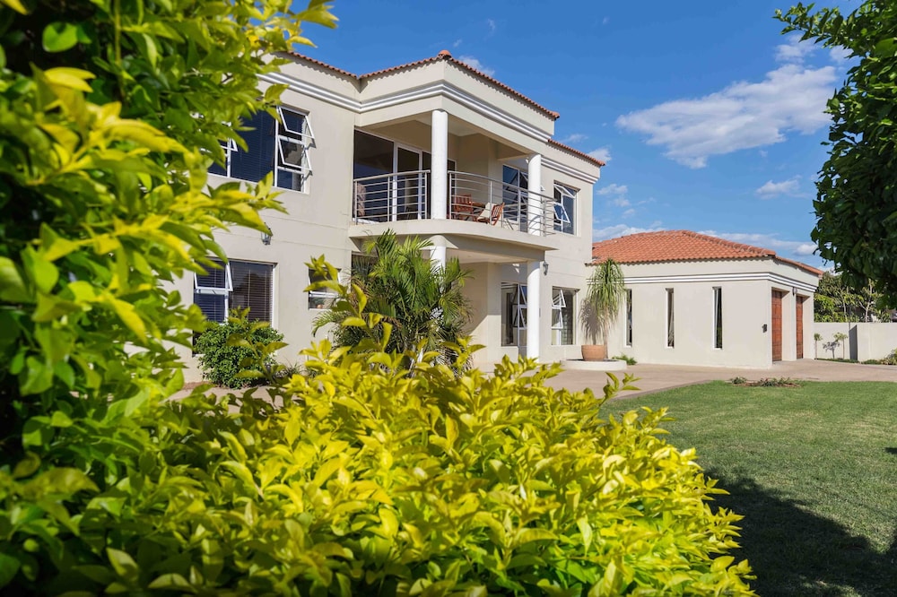 The Studio Guest House 15/18