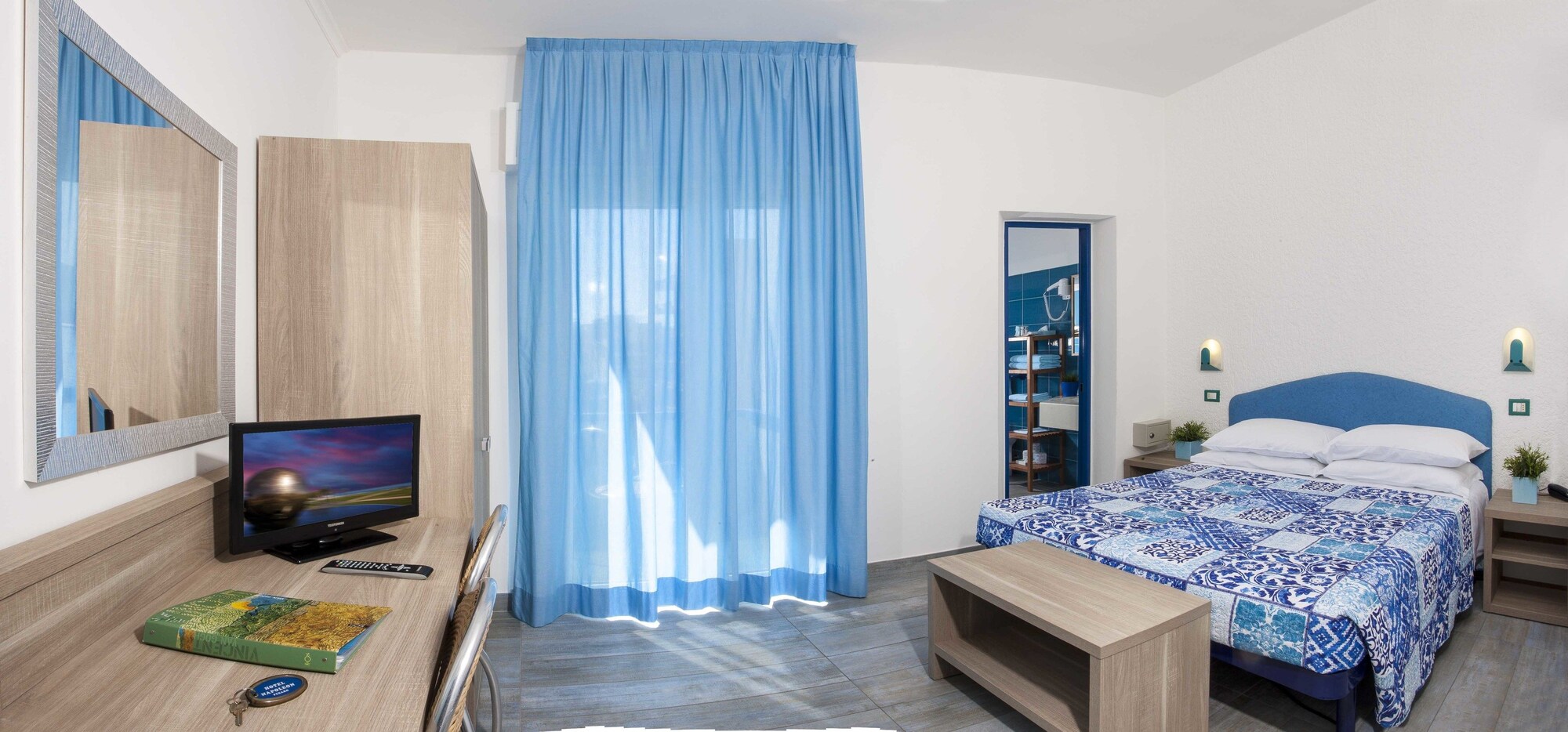 ROOM, DOUBLE OR TWIN BED, PARTIAL SEA VIEW