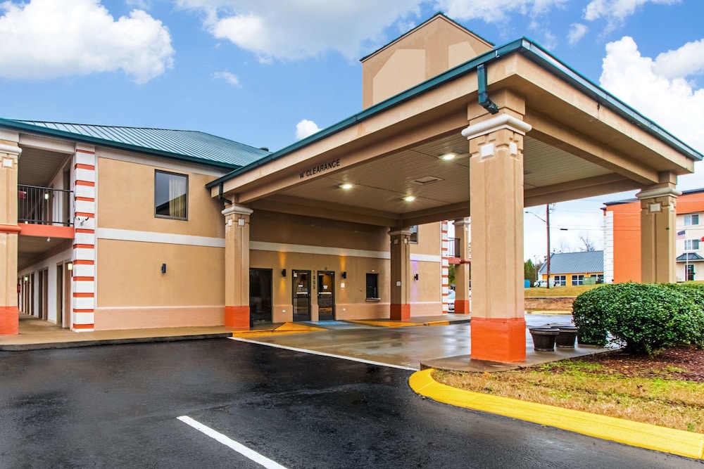 Quality Inn & Suites Dickson TN 39/46